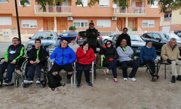 Usuarios del Centro de Día participan en el campeonato de petanca regional