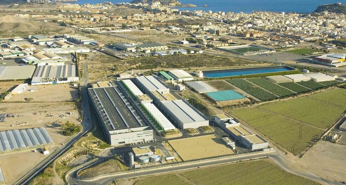 La subvención del agua desalada ya tiene la firma de la ministra