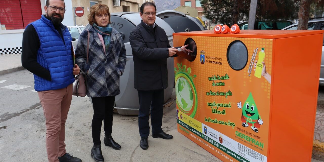EL AYUNTAMIENTO DE MAZARRÓN INSTALA 42 CONTENEDORES PARA RECICLAR ACEITE DOMÉSTICO