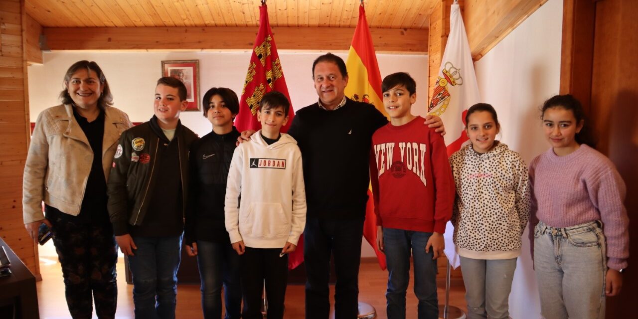 ENTREVISTA AL ALCALDE POR ALUMNOS DEL CEIP MANUELA ROMERO