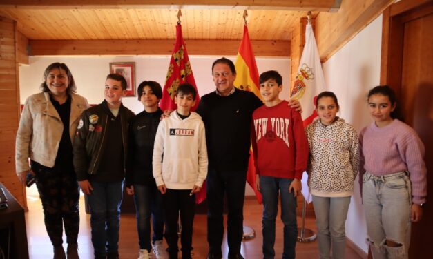 ENTREVISTA AL ALCALDE POR ALUMNOS DEL CEIP MANUELA ROMERO