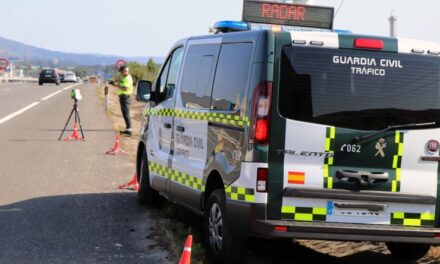 Guardia Civil sorprende a un conductor que circulaba a 137 km/h. en tramo con señal de 50 km/h