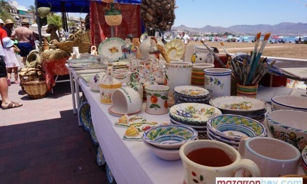 Vuelve el mercado artesano a Puerto de Mazarrón Será este próximo sábado 18 de marzo en el paseo marítimo en Puerto de Mazarrón   El Gremio Regional de Artesanas Varias vuelve de nuevo con todos los amigos y seguidores y foráneos en Puerto de Mazarrón, amigos que «nos han sido fieles a nuestras citas mensuales los terceros sábados de cada mes en nuestro «Mercado Artesano del Puerto de Mazarrón»». El Mercado Artesano regresa con todas las medidas de seguridad y respeto que se merece el público asistente a este evento que tendrá lugar el sábado día 18 de marzo de 10 con la posibilidad de quedarse hasta las 24 horas, dependiendo siempre del tiempo. «Estaremos con todos ustedes ofreciendo lo mejor que sabemos hacer utilizando nuestras manos, cabeza y de corazón. Nos vemos en la en el Puerto de Mazarrón. Les esperamos a todos».