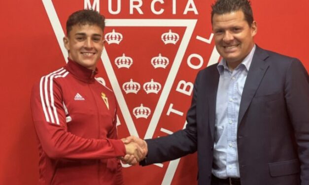 Jaime Escobar renueva su contrato con el Real Murcia CF