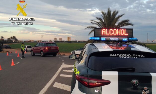 Investigan a la conductora de un turismo por circular en sentido contrario y superando la tasa de alcoholemia
