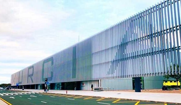 El aeropuerto de Corvera avanza a paso de tortuga y lejos de la mejoría de los aeropuertos españoles
