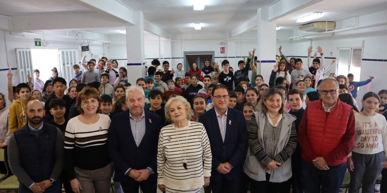 EL CEIP MANUELA ROMERO HOMENAJEA A CRUZ GARCÍA POR EL DÍA DE LA MUJER