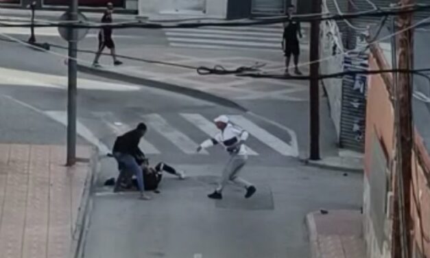 Una reyerta entre ‘sin papeles’ acaba con dos heridos leves en Puerto de Mazarrón