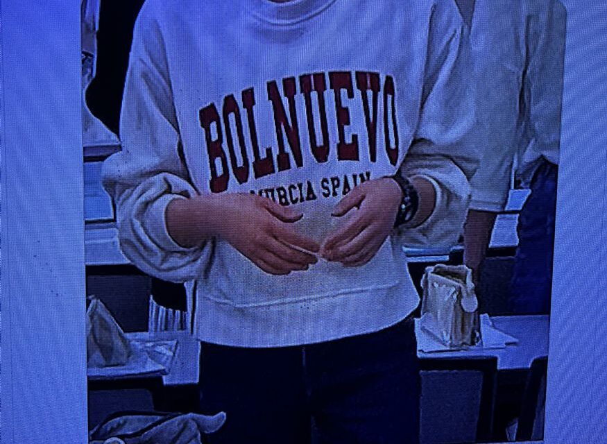 ¿Cómo puede ser que se vea una sudadera de Bolnuevo en Japón?