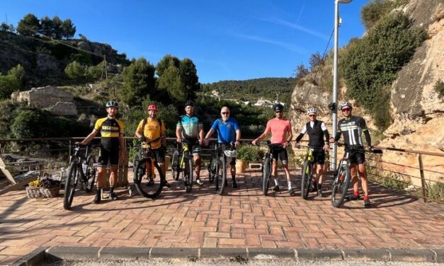 Agentes internacionales de viajes recorren la Región en bicicleta para conocer su oferta cicloturista