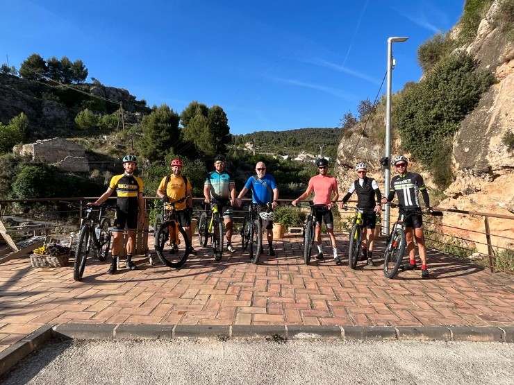 Agentes internacionales de viajes recorren la Región en bicicleta para conocer su oferta cicloturista