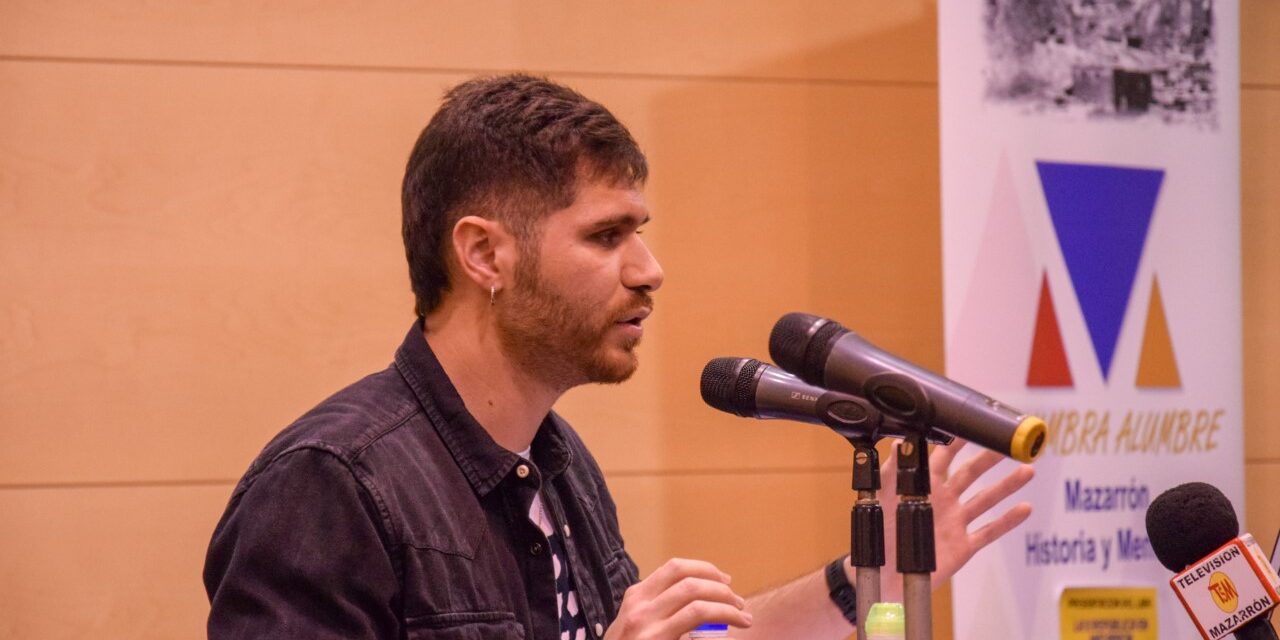 El historiador Fernando Carreño presenta el libro ‘La II República en Mazarrón’