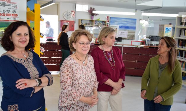 La Red de Bibliotecas expone ‘Un mundo de papel’ para celebrar el Día del Libro