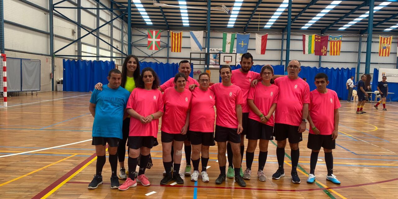 USUARIOS DEL CENTRO DE DÍA PARTICIPAN EN EL CAMPEONATO DE FÚTBOL SALA REGIONAL ORGANIZADO POR FEDEMIPS
