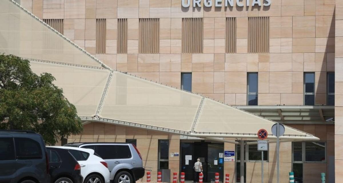 El choque entre una moto y un coche deja un herido en Puerto de Mazarrón