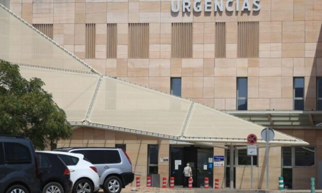 El choque entre una moto y un coche deja un herido en Puerto de Mazarrón