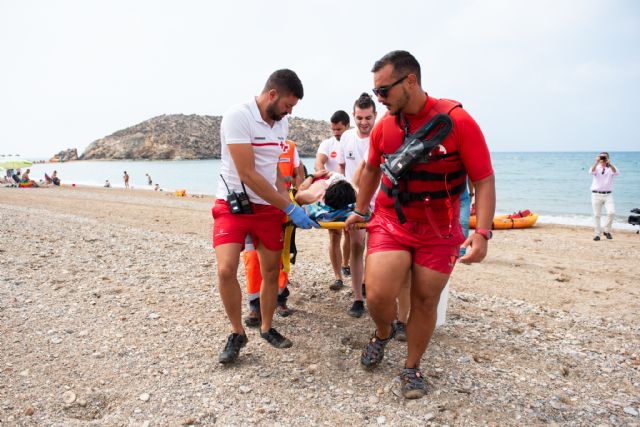 IU-Verdes y PP denuncian la dejadez del equipo de gobierno por mantener cerrados los puestos de socorrismo