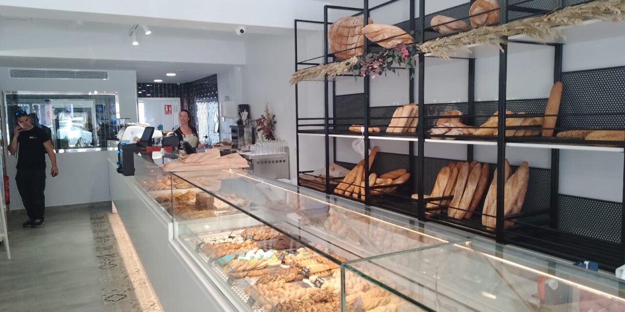 Este verano disfruta de los productos de Canela: en Mazarrón, Calle La Aceña, 2 y en Puerto de Mazarrón, Calle Francisco Yúfera 6.