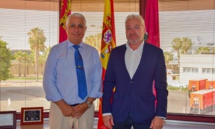 Ginés Campillo se reúne con el vicealmirante Óscar Villar en una ronda de contactos con la que el regidor busca impulsar el futuro turístico de la Bahía de Mazarrón