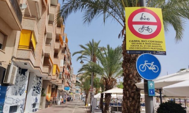 El Paseo Marítimo cierra su carril bici en las noches de verano