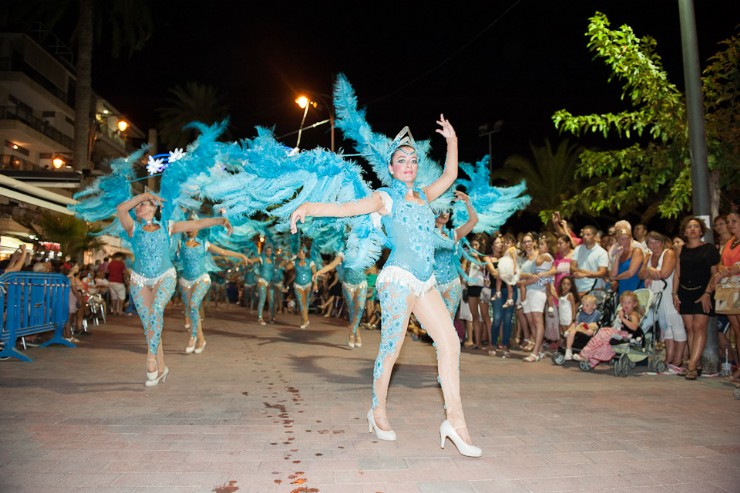 Dieciséis comparsas recorrerán el Paseo Marítimo de Puerto de Mazarrón en el carnaval de verano