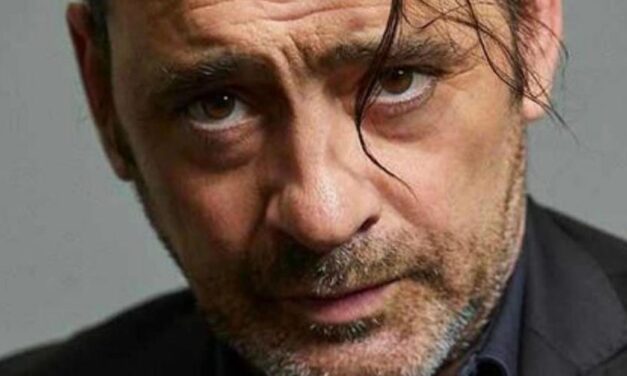 Toni Zenet abre los Mares de Papel en Las Erosiones de Bolnuevo