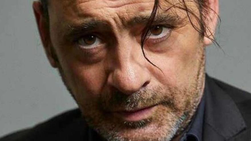 Toni Zenet abre los Mares de Papel en Las Erosiones de Bolnuevo