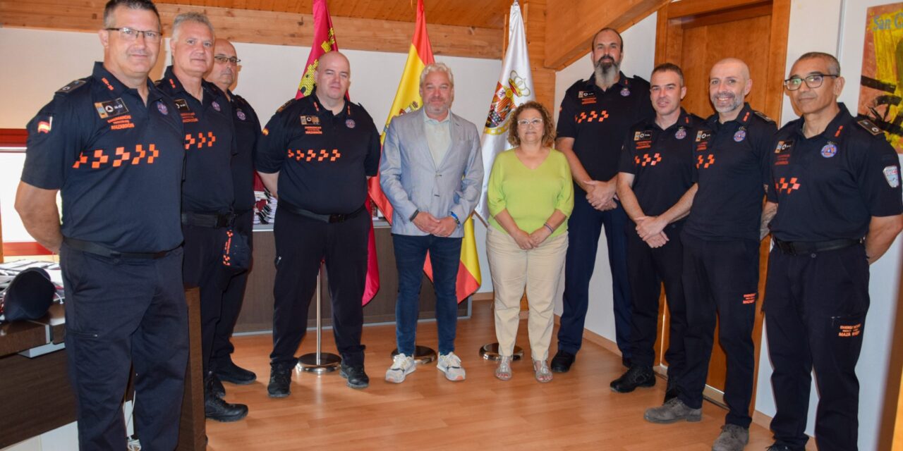 Los trabajadores del Servicio de Emergencias Municipal y Protección Civil toman posesión de sus puestos tras un proceso de regularización