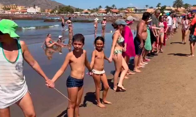 Cadena humana de protesta en Bahía para salvar las playas