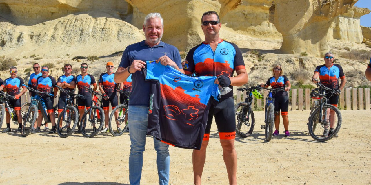 Nace el Grupo Ciclista ‘Los Rezagaos’  El alcalde y la concejala de Deportes apoyan al nuevo colectivo que pretende fomentar un estilo de vida saludable