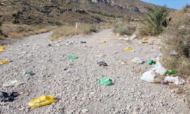 Alerta ciudadana por los botelleos en la reserva natural de Cabo Tiñoso