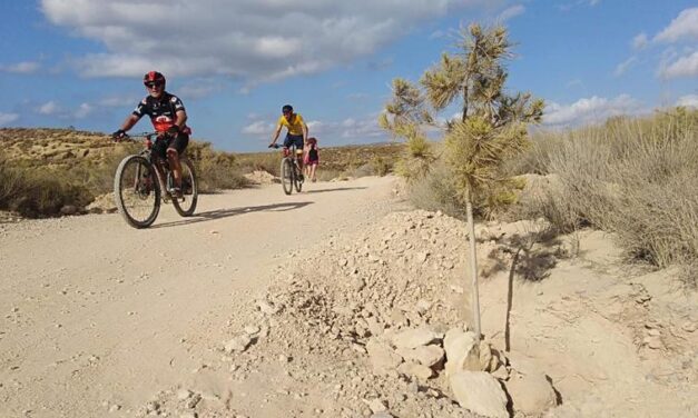 Una reforestación sin permiso avanza por el paisaje protegido de la Sierra de las Moreras