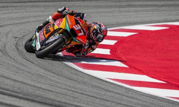 Pedro Acosta acaba sexto en el GP de Cataluña, pero aumenta su ventaja al frente del campeonato