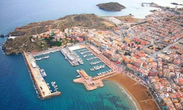 Puerto de Mazarrón podría acoger cruceros en 2024, según ha informado el alcalde, Ginés Campillo, quien ha señalado que a final de este mes el ayuntamiento presentará el proyecto definitivo a Capitanía Marítima de Cartagena y a la compañía consignatoria para que den el visto bueno.