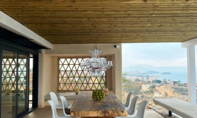 REFORMA DEL ESTUDIO MUHER  La casa suspendida en un acantilado de Bolnuevo en la que se funden arquitectura y paisaje