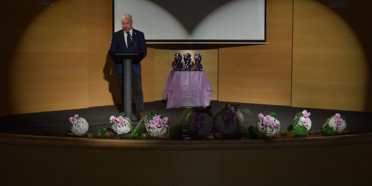El Alcalde pronuncia un emotivo manifiesto en conmemoración del Día Internacional de la Eliminación de la Violencia contra la Mujer