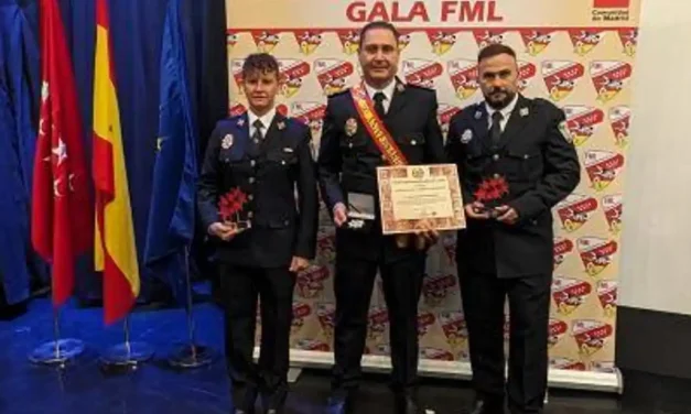 El subinspector Diego Huéscar, de la Policía Local de Murcia, recibe la Gran Cruz al Mérito Deportivo