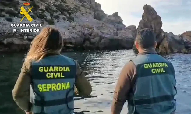 Detenidos tres pescadores furtivos que fueron sorprendidos en la reserva marina de Cabo Tiñoso