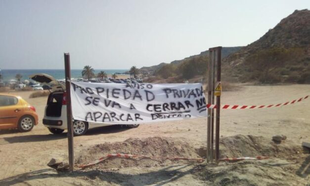 El Ayuntamiento de Mazarrón vacía hoy de caravanas el camping ilegal de Percheles