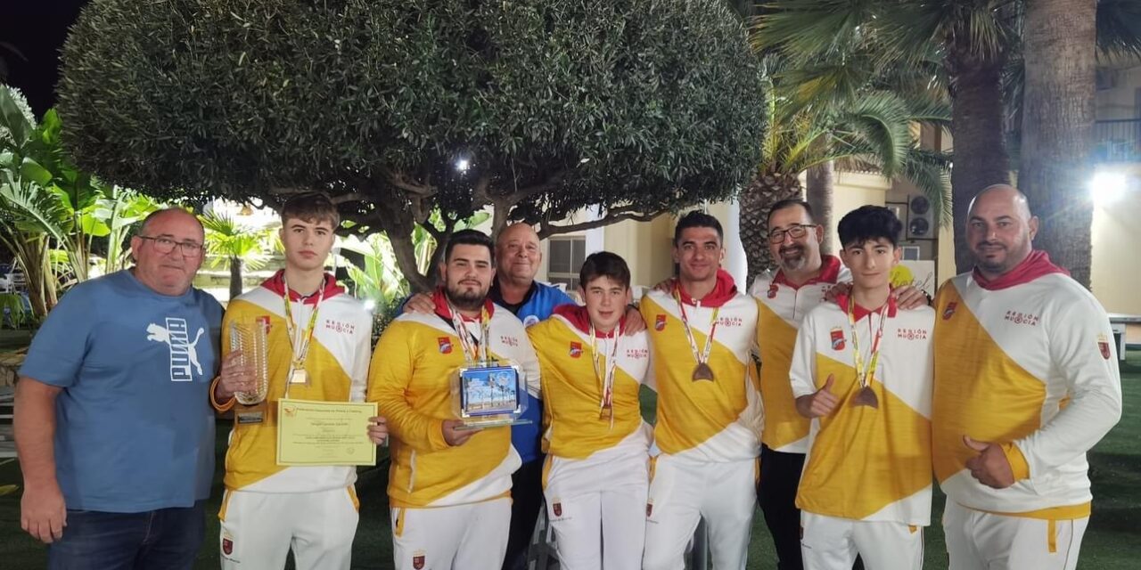 ALBERTO PONCE LOGRA EL BRONCE CON LA SELECCIÓN MURCIANA de pesca juvenil.