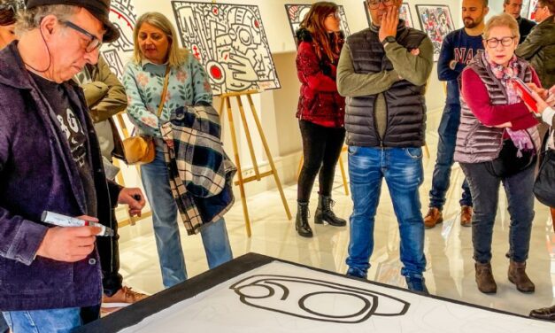 Toni Marmota, bajista de La Frontera, expone sus pinturas en el Casino de Mazarrón hasta el 3 de febrero