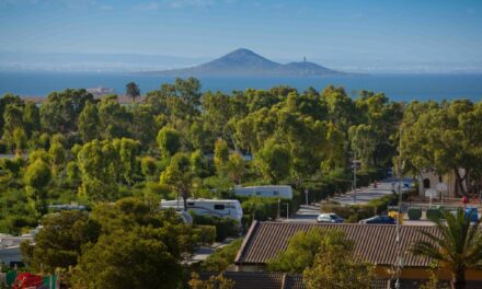 Los alojamientos turísticos de la Región baten récord de viajeros y pernoctaciones en 2023
