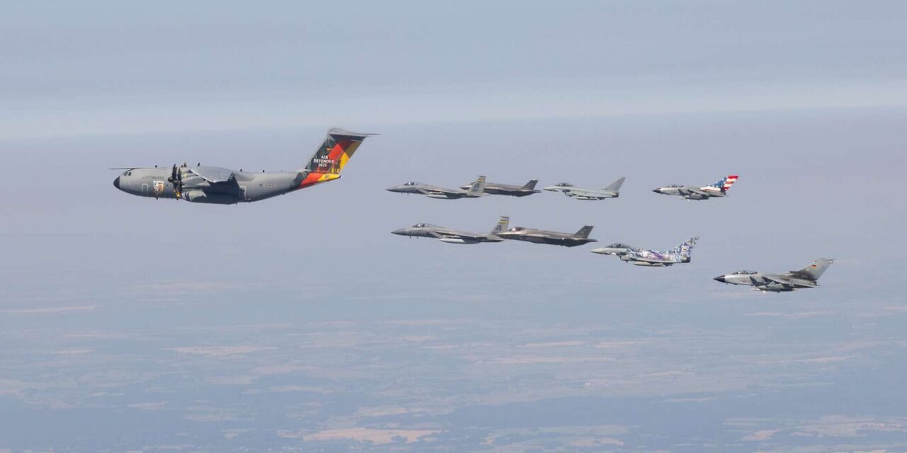 Unas maniobras de la Guardia Civil alarman a vecinos de Mazarrón al ver lanchas y un helicóptero