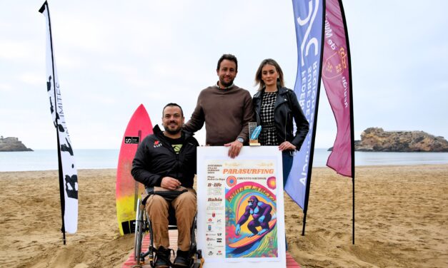 Deporte e inclusión se darán cita este fin de semana en Mazarrón durante la Copa de España de Parasurfing