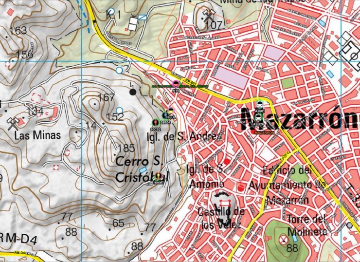 El incendio forestal declarado esta tarde en la base del cerro de las Minas, muy próximo al núcleo urbano de Mazarrón