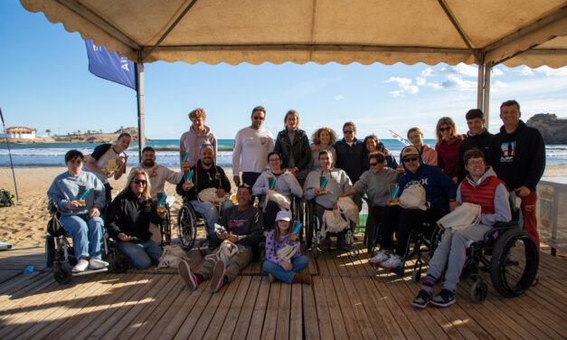 Las olas de la Bahía de Mazarrón abren la Copa de España de Parasurfing 2024