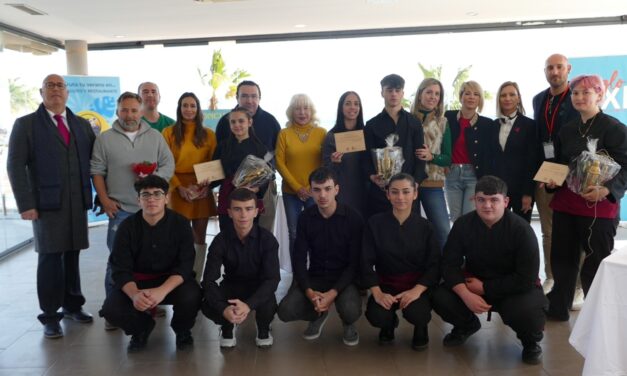 Los colegios Siglo XXI y Los Olivos celebran en un restaurante de Puerto de Mazarrón un concurso de cocteles