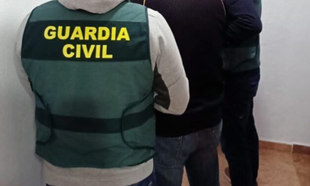 La Guardia Civil detiene a una pareja por un violento robo a un vecino de Puerto de Mazarrón