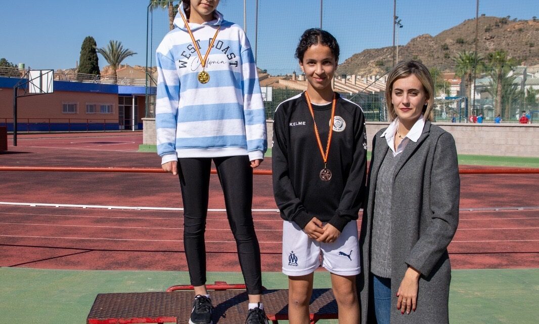 El Polideportivo Municipal acogió la final local de atletismo en categoría infantil
