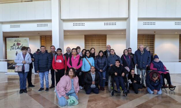 Usuarios del Centro de Día de Personas con Discapacidad realizan una salida al auditorio Víctor Villegas